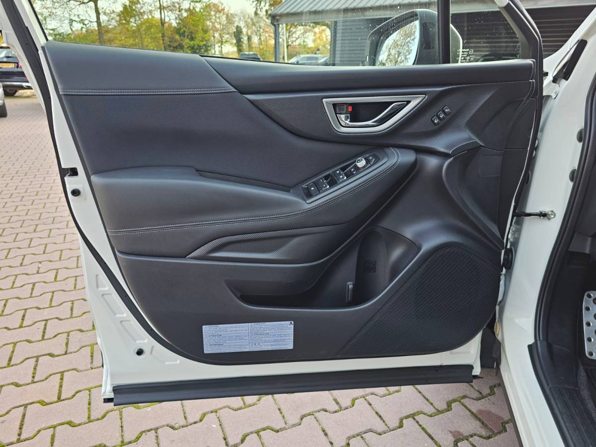 Subaru Forester Subaru Forester 2.0i e-BOXER Luxury | Automaat | Trekhaak | Elek. klep | X Mode | ACC | Stoelverwarming |