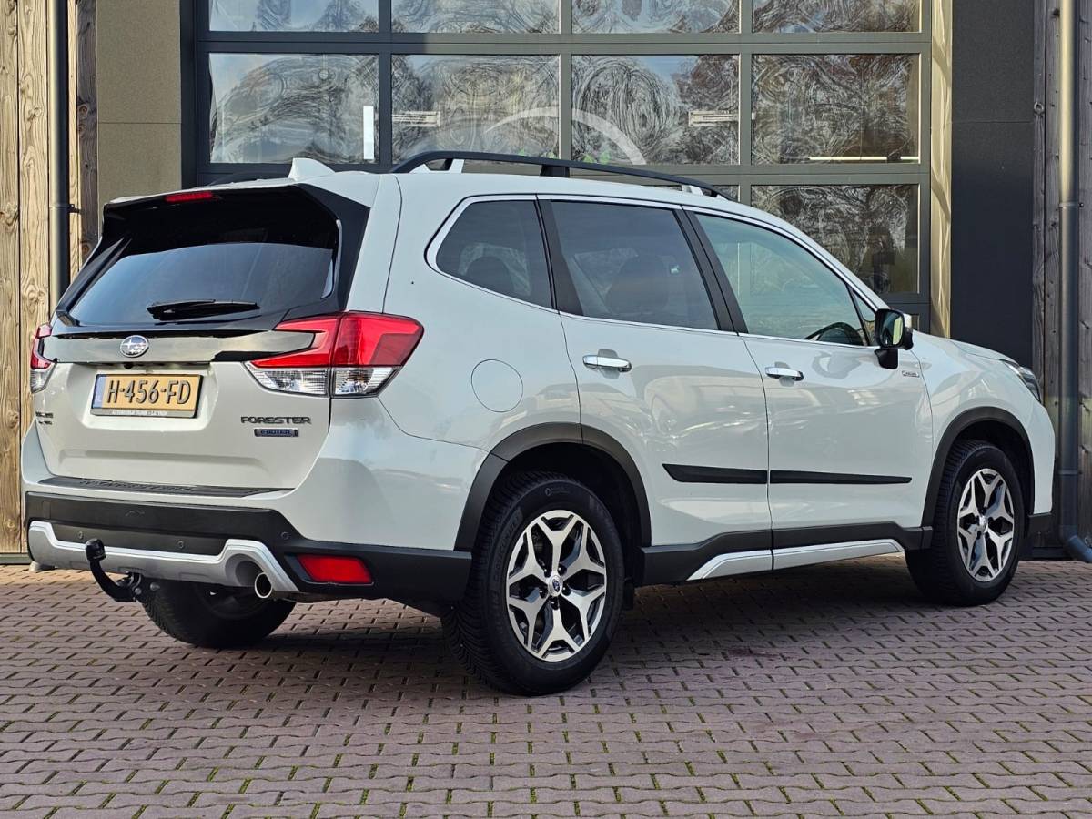 Subaru Forester Subaru Forester 2.0i e-BOXER Luxury | Automaat | Trekhaak | Elek. klep | X Mode | ACC | Stoelverwarming |