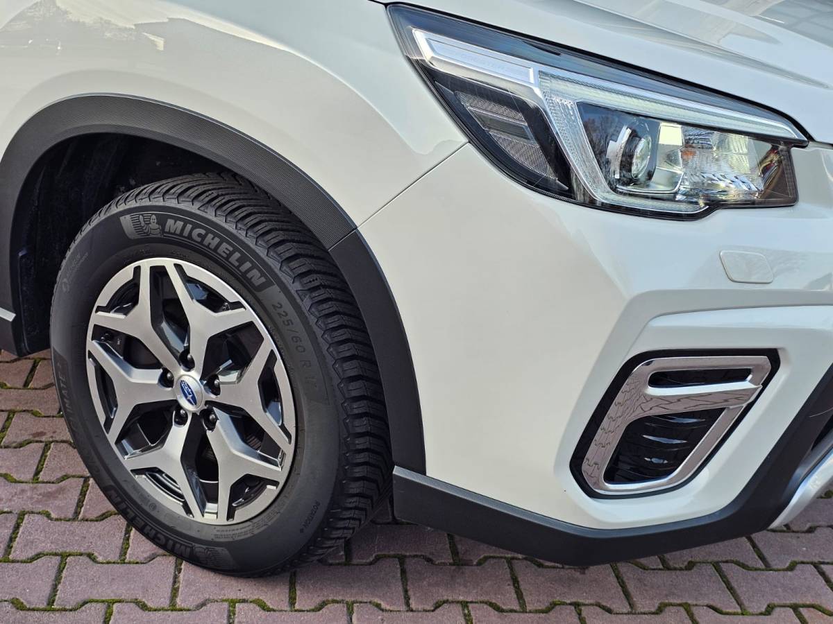 Subaru Forester Subaru Forester 2.0i e-BOXER Luxury | Automaat | Trekhaak | Elek. klep | X Mode | ACC | Stoelverwarming |