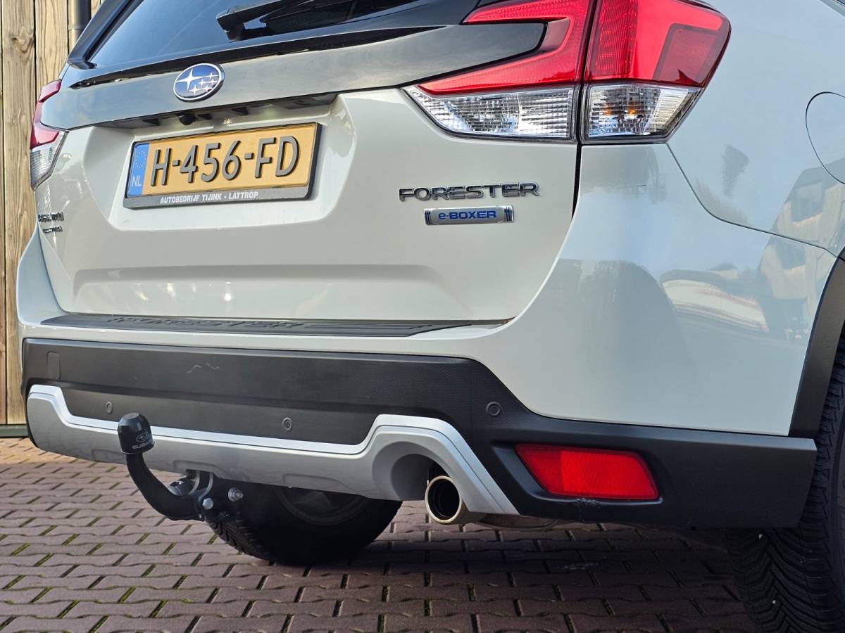 Subaru Forester Subaru Forester 2.0i e-BOXER Luxury | Automaat | Trekhaak | Elek. klep | X Mode | ACC | Stoelverwarming |