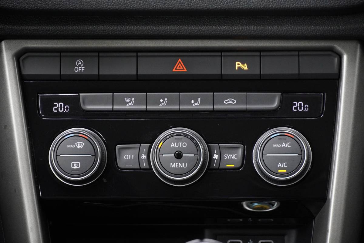 Volkswagen T-Roc Volkswagen T-Roc 1.0 TSI Style BJ2021 Lmv 16″ | Led | Pdc | App-Connect | Navigatie (Niet vrijgeschakeld) | Climate control | Cruise control | Extra getint glas