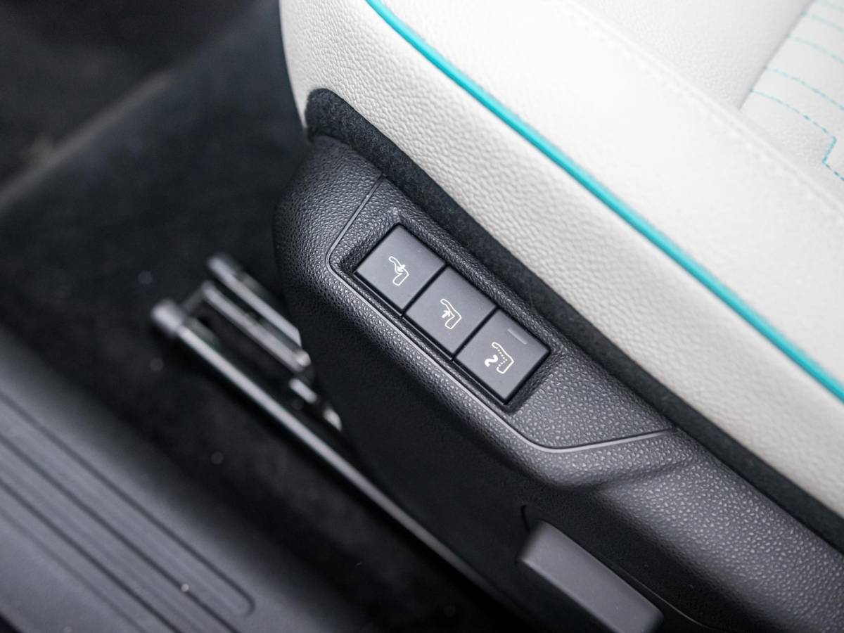 Fiat 600e Fiat 600e La Prima 54 kWh | 17% Bijtelling | Carplay | Elek. Stoel | Stoelverwarming | Keyless | LED | Clima