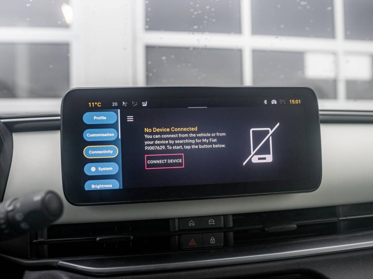 Fiat 600e Fiat 600e La Prima 54 kWh | 17% Bijtelling | Carplay | Elek. Stoel | Stoelverwarming | Keyless | LED | Clima
