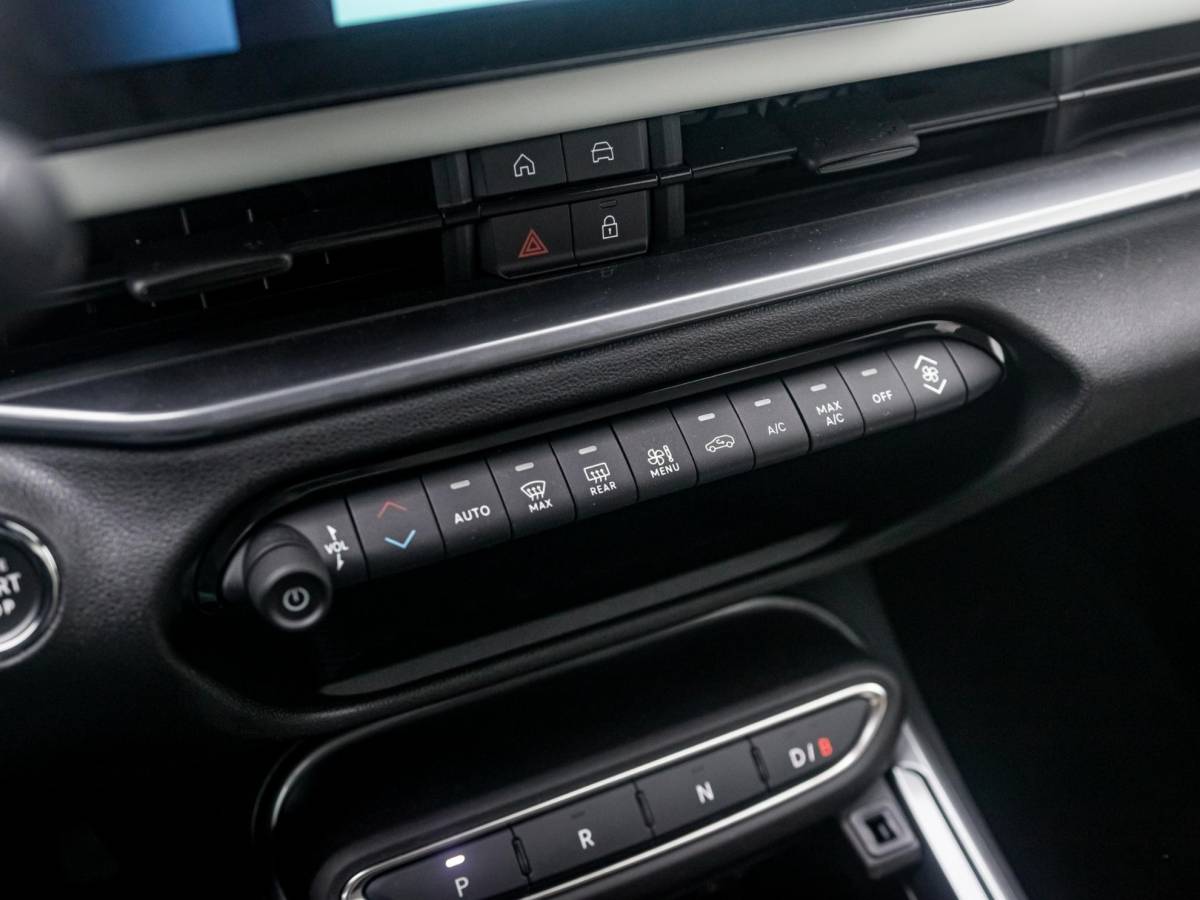 Fiat 600e Fiat 600e La Prima 54 kWh | 17% Bijtelling | Carplay | Elek. Stoel | Stoelverwarming | Keyless | LED | Clima
