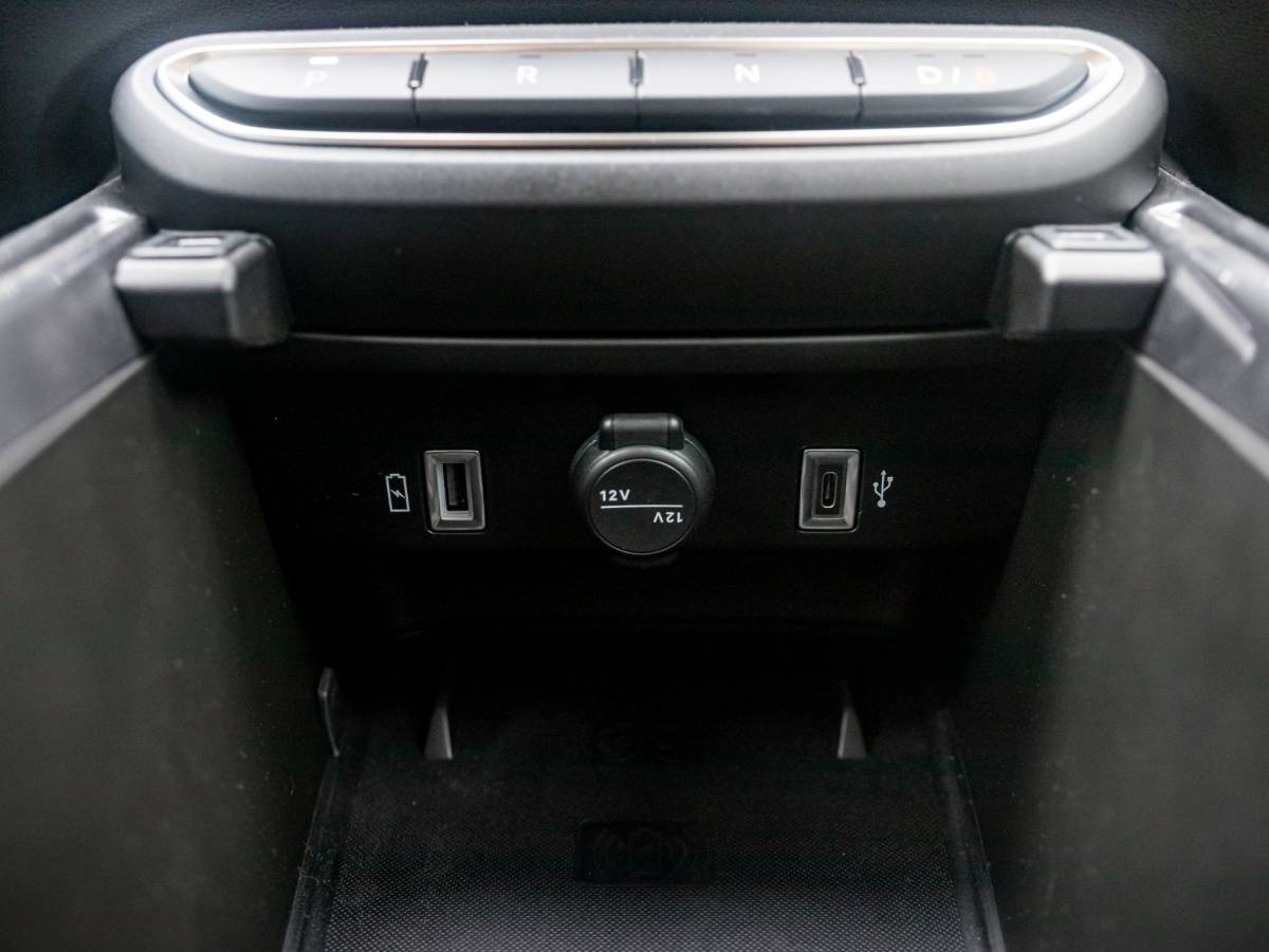 Fiat 600e Fiat 600e La Prima 54 kWh | 17% Bijtelling | Carplay | Elek. Stoel | Stoelverwarming | Keyless | LED | Clima
