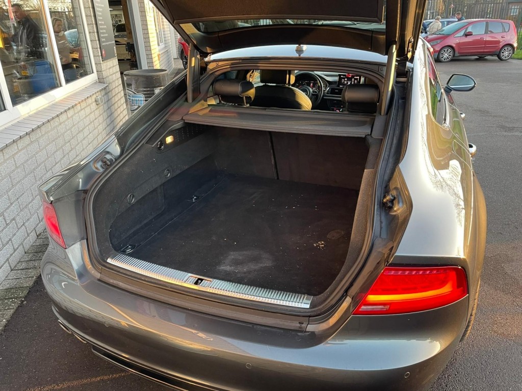 Audi A7 Audi A7 3.0 TDI S-line RS7 look Youngtimer Quattro Stoelverwarming Actieve spoiler Camera