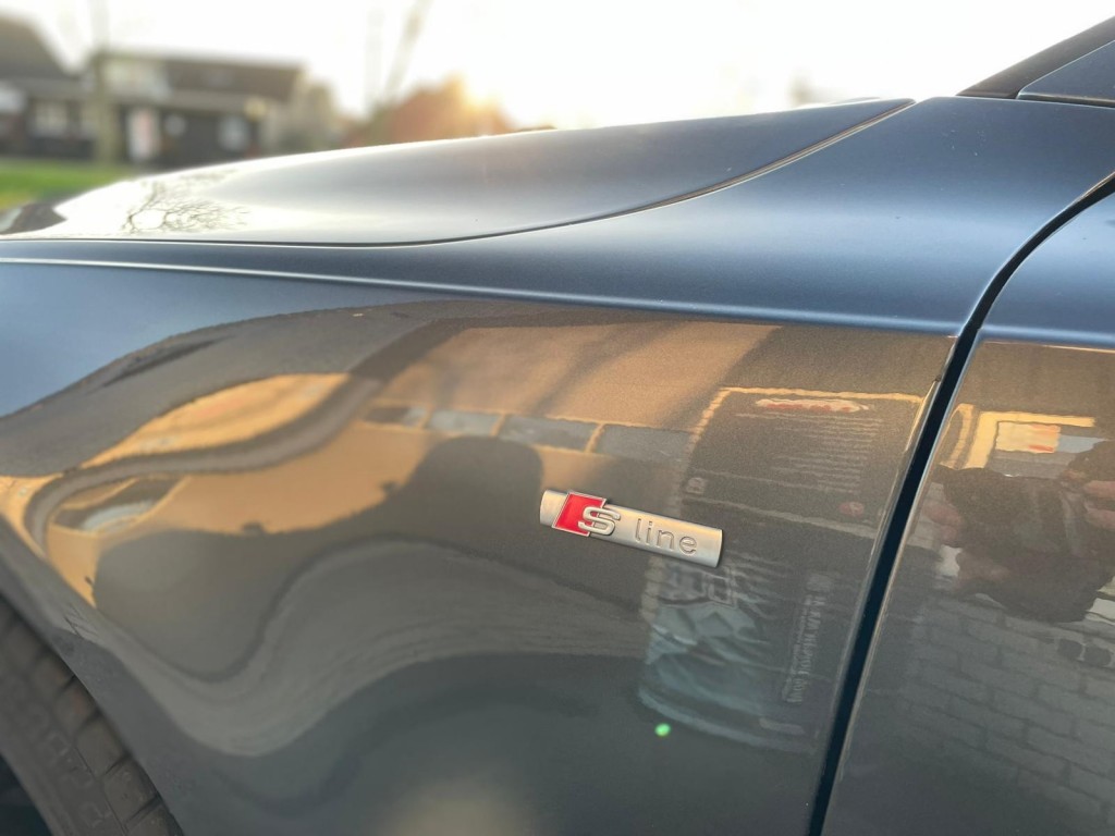 Audi A7 Audi A7 3.0 TDI S-line RS7 look Youngtimer Quattro Stoelverwarming Actieve spoiler Camera