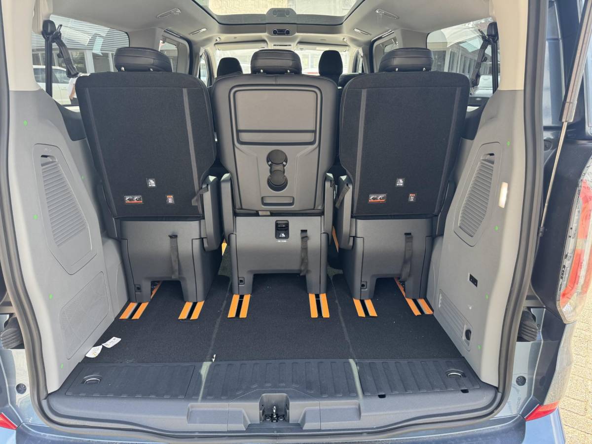 Ford Tourneo Custom Ford Tourneo Custom 340 2.5 PHEV L2H1 Titanium X 233pk ZUID | 16-weg elek. AGR-stoel | Handsfree elek. dubbele zijschuifdeuren | Panoramadak | 15 B&O speaker | Inklapbare trekhaak | Verwarmbaar stuurwiel | Verwarmbare en elek. verstelbare stoelen tweede zitrij | Draadloos opladen | Prijs ex. BTW incl. BPM |  Prijs Incl. BTW en BPM 70.400