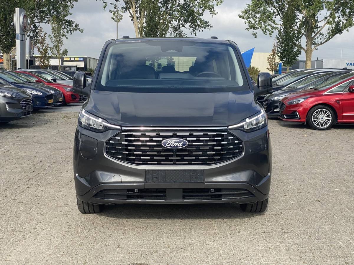 Ford Tourneo Custom Ford Tourneo Custom 340 2.5 PHEV L2H1 Titanium X 233pk ZUID | 16-weg elek. AGR-stoel | Handsfree elek. dubbele zijschuifdeuren | Panoramadak | 15 B&O speaker | Inklapbare trekhaak | Verwarmbaar stuurwiel | Verwarmbare en elek. verstelbare stoelen tweede zitrij | Draadloos opladen | Prijs ex. BTW incl. BPM |  Prijs Incl. BTW en BPM 70.400