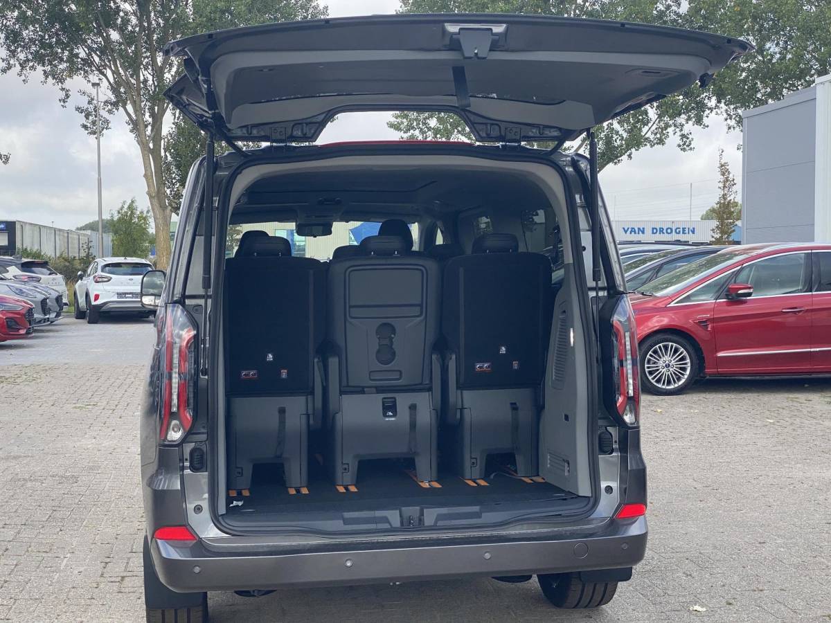 Ford Tourneo Custom Ford Tourneo Custom 340 2.5 PHEV L2H1 Titanium X 233pk ZUID | 16-weg elek. AGR-stoel | Handsfree elek. dubbele zijschuifdeuren | Panoramadak | 15 B&O speaker | Inklapbare trekhaak | Verwarmbaar stuurwiel | Verwarmbare en elek. verstelbare stoelen tweede zitrij | Draadloos opladen | Prijs ex. BTW incl. BPM |  Prijs Incl. BTW en BPM 70.400