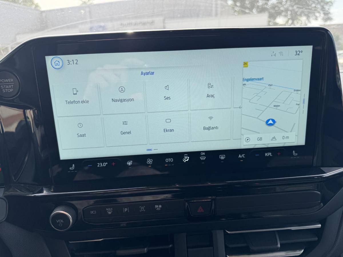 Ford Tourneo Custom Ford Tourneo Custom 340 2.5 PHEV L2H1 Titanium X 233pk ZUID | 16-weg elek. AGR-stoel | Handsfree elek. dubbele zijschuifdeuren | Panoramadak | 15 B&O speaker | Inklapbare trekhaak | Verwarmbaar stuurwiel | Verwarmbare en elek. verstelbare stoelen tweede zitrij | Draadloos opladen | Prijs ex. BTW incl. BPM |  Prijs Incl. BTW en BPM 70.400