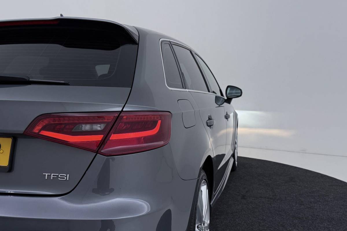 Audi A3 Audi A3 Sportback 1.2 TFSI Adrenalin S-Line | Org NL | Climate Control | Cruise Control |