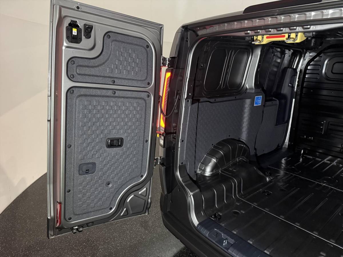 Kia PV5 Kia Pv5 Cargo 71,2 kWh 163pk L2H1 Elite 2x schuifdeur | Metallic Lak Inbegrepen!