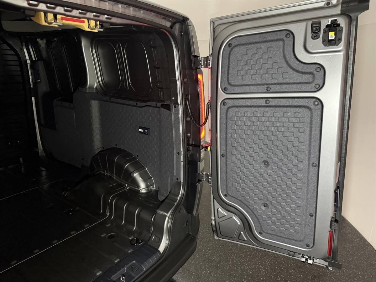 Kia PV5 Kia Pv5 Cargo 71,2 kWh 163pk L2H1 Elite 2x schuifdeur | Metallic Lak Inbegrepen!