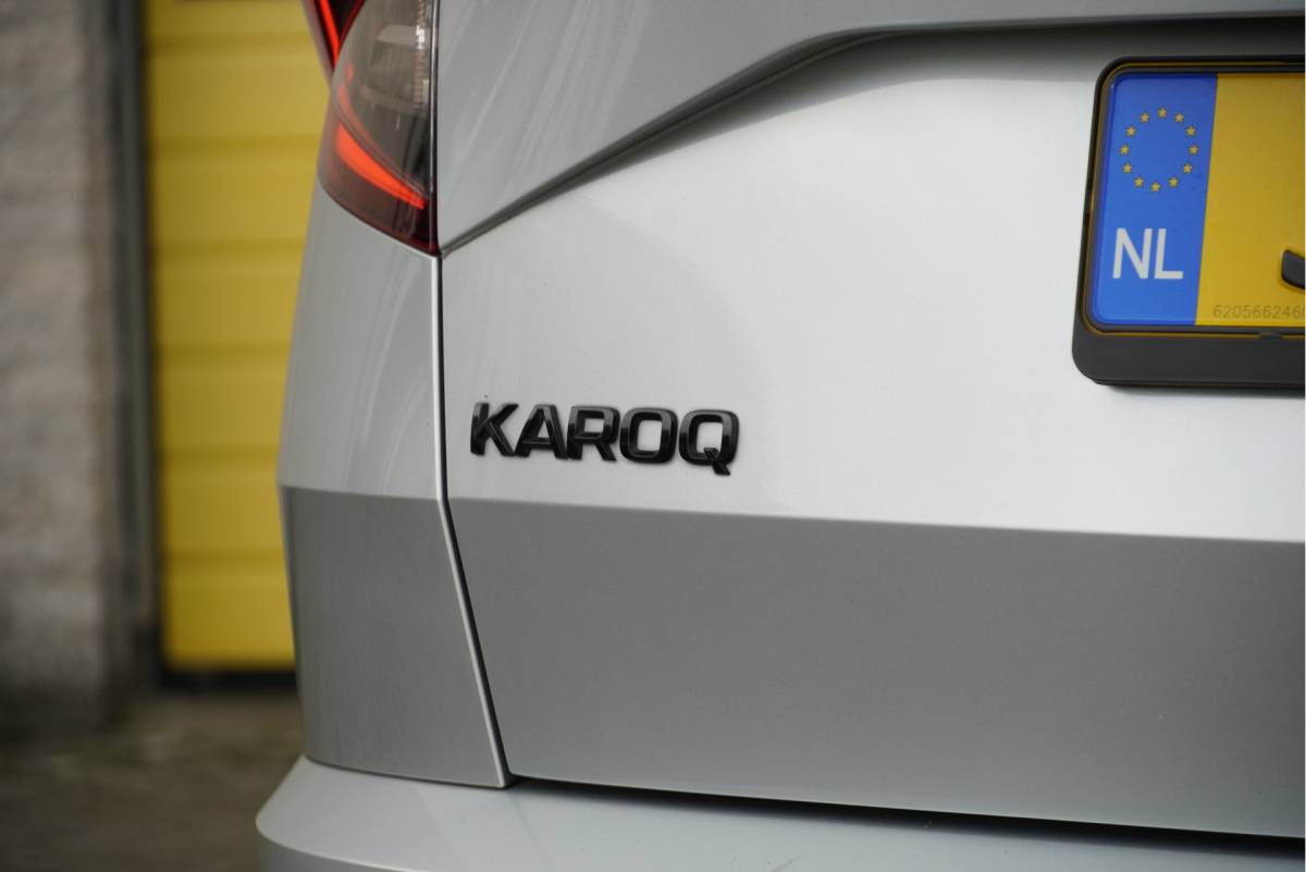 Škoda Karoq ŠKODA Karoq 1.5 TSI  150PK! Automaat Sportline Business BJ2020 Lmv 19″ | Led | Pdc | Navi | Keyless entry | Elek. trekhaak/achterklep | Verwarmd voorruit | App-Connect | Virtual cockpit | Dashboard verlichting | Sportstoelen | Verwarmde voorstoelen/stuurwiel
