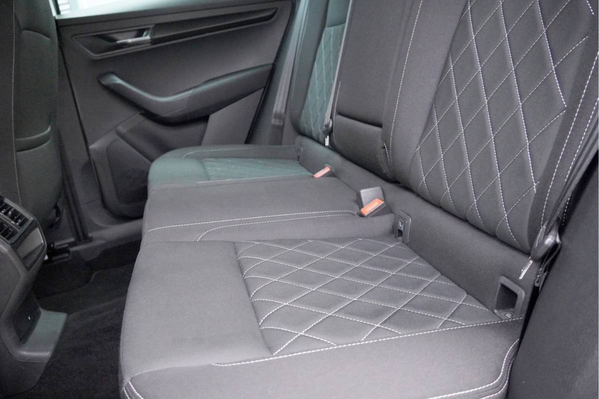 Škoda Karoq ŠKODA Karoq 1.5 TSI  150PK! Automaat Sportline Business BJ2020 Lmv 19″ | Led | Pdc | Navi | Keyless entry | Elek. trekhaak/achterklep | Verwarmd voorruit | App-Connect | Virtual cockpit | Dashboard verlichting | Sportstoelen | Verwarmde voorstoelen/stuurwiel