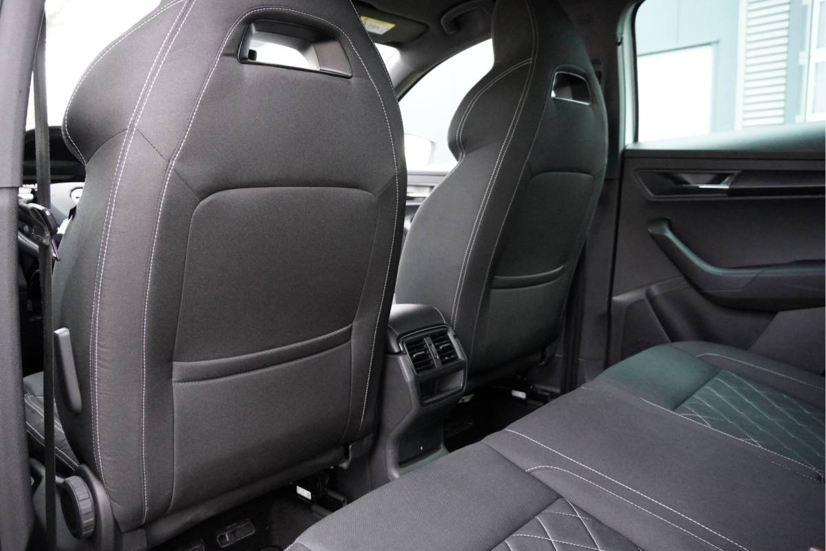 Škoda Karoq ŠKODA Karoq 1.5 TSI  150PK! Automaat Sportline Business BJ2020 Lmv 19″ | Led | Pdc | Navi | Keyless entry | Elek. trekhaak/achterklep | Verwarmd voorruit | App-Connect | Virtual cockpit | Dashboard verlichting | Sportstoelen | Verwarmde voorstoelen/stuurwiel
