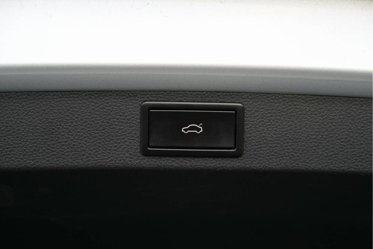 Škoda Karoq ŠKODA Karoq 1.5 TSI  150PK! Automaat Sportline Business BJ2020 Lmv 19″ | Led | Pdc | Navi | Keyless entry | Elek. trekhaak/achterklep | Verwarmd voorruit | App-Connect | Virtual cockpit | Dashboard verlichting | Sportstoelen | Verwarmde voorstoelen/stuurwiel