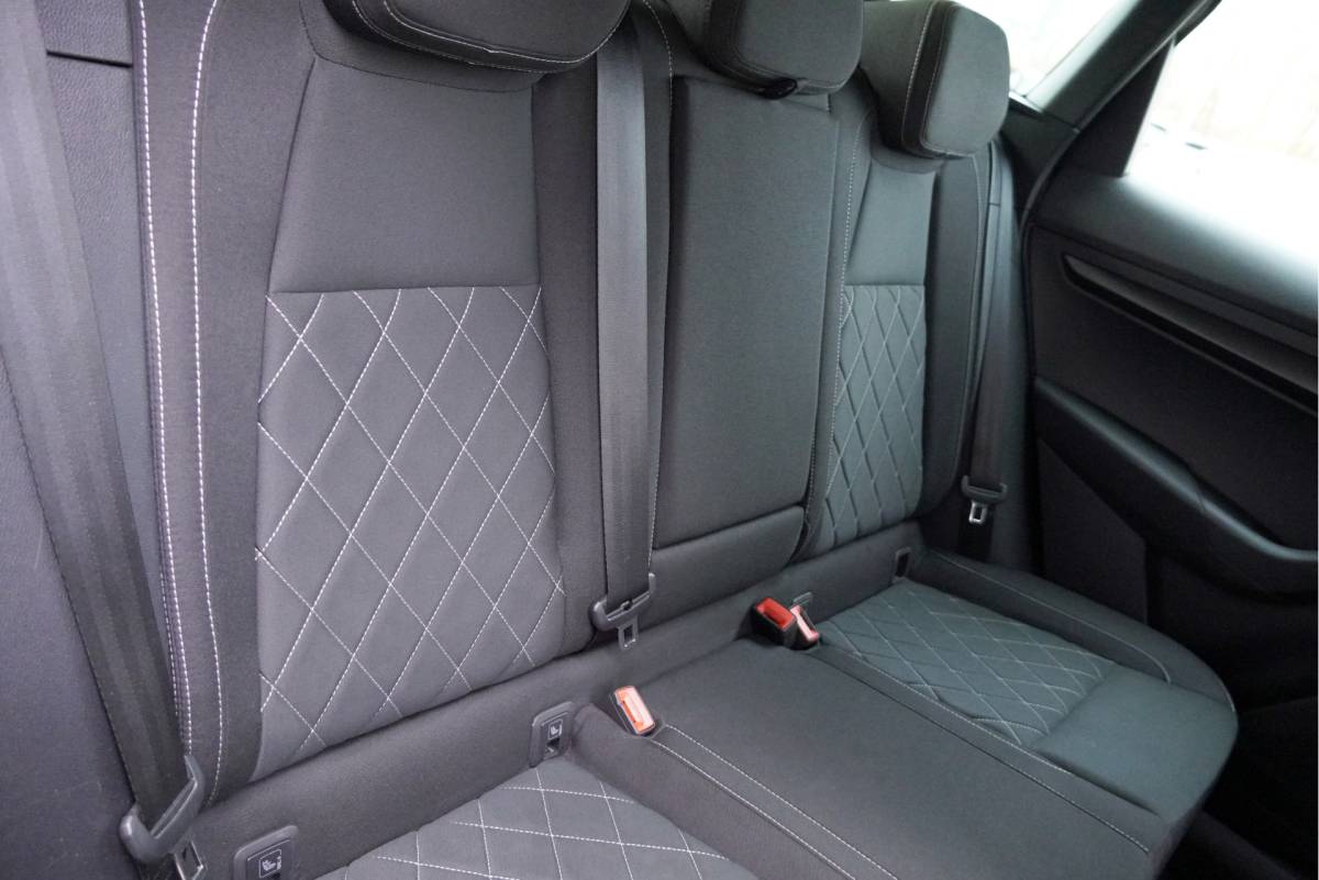 Škoda Karoq ŠKODA Karoq 1.5 TSI  150PK! Automaat Sportline Business BJ2020 Lmv 19″ | Led | Pdc | Navi | Keyless entry | Elek. trekhaak/achterklep | Verwarmd voorruit | App-Connect | Virtual cockpit | Dashboard verlichting | Sportstoelen | Verwarmde voorstoelen/stuurwiel