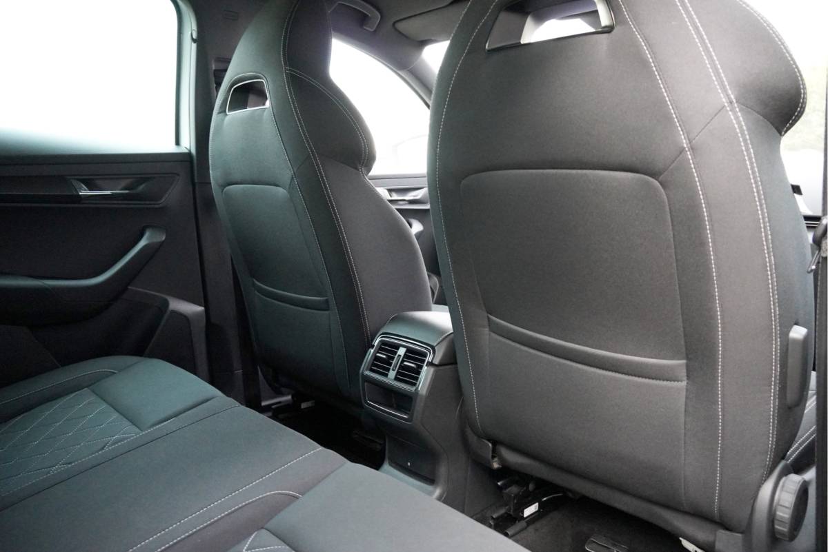 Škoda Karoq ŠKODA Karoq 1.5 TSI  150PK! Automaat Sportline Business BJ2020 Lmv 19″ | Led | Pdc | Navi | Keyless entry | Elek. trekhaak/achterklep | Verwarmd voorruit | App-Connect | Virtual cockpit | Dashboard verlichting | Sportstoelen | Verwarmde voorstoelen/stuurwiel