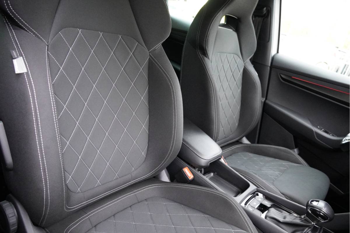 Škoda Karoq ŠKODA Karoq 1.5 TSI  150PK! Automaat Sportline Business BJ2020 Lmv 19″ | Led | Pdc | Navi | Keyless entry | Elek. trekhaak/achterklep | Verwarmd voorruit | App-Connect | Virtual cockpit | Dashboard verlichting | Sportstoelen | Verwarmde voorstoelen/stuurwiel