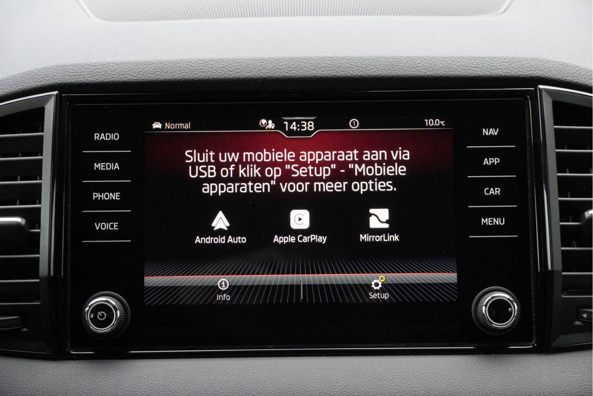 Škoda Karoq ŠKODA Karoq 1.5 TSI  150PK! Automaat Sportline Business BJ2020 Lmv 19″ | Led | Pdc | Navi | Keyless entry | Elek. trekhaak/achterklep | Verwarmd voorruit | App-Connect | Virtual cockpit | Dashboard verlichting | Sportstoelen | Verwarmde voorstoelen/stuurwiel