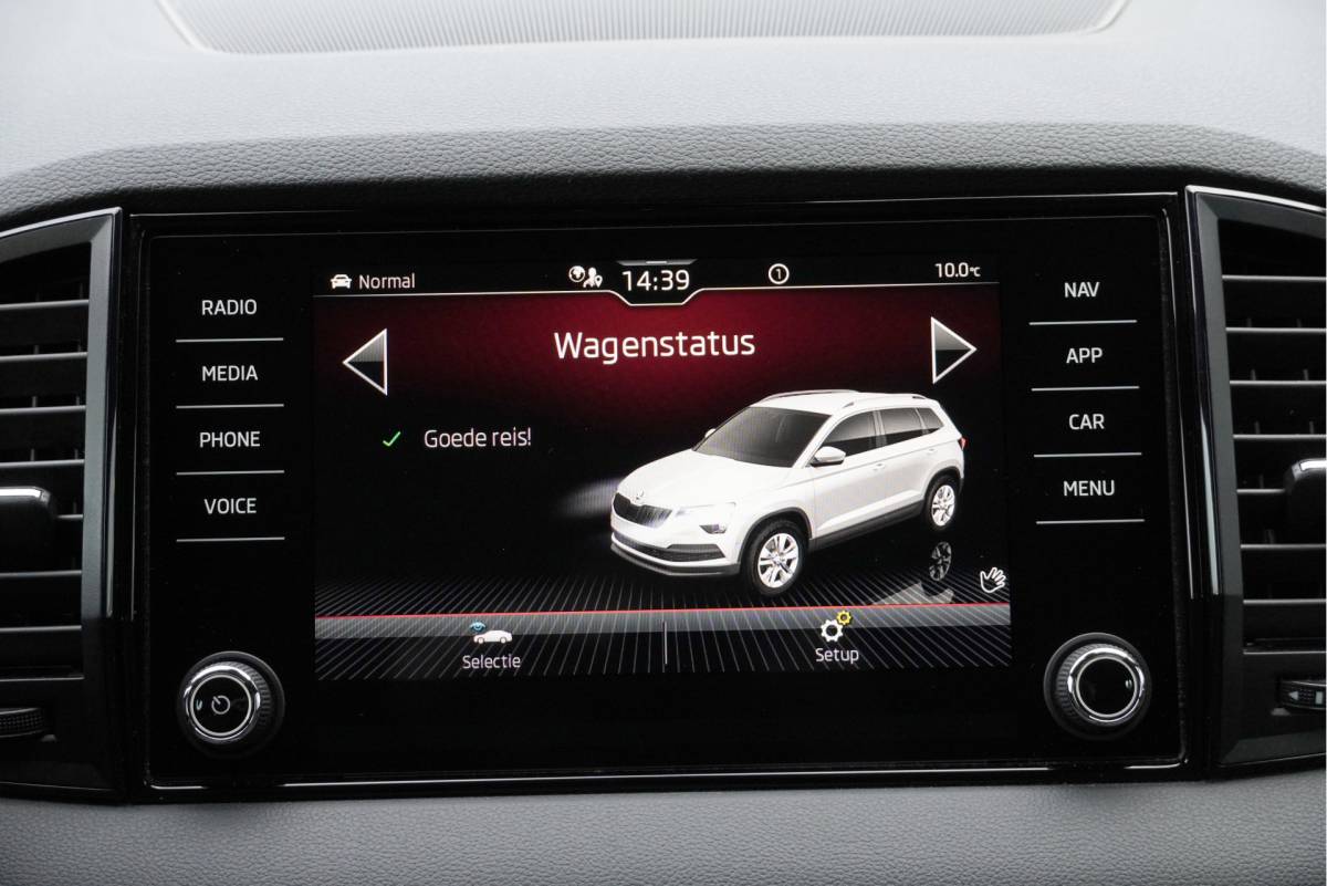 Škoda Karoq ŠKODA Karoq 1.5 TSI  150PK! Automaat Sportline Business BJ2020 Lmv 19″ | Led | Pdc | Navi | Keyless entry | Elek. trekhaak/achterklep | Verwarmd voorruit | App-Connect | Virtual cockpit | Dashboard verlichting | Sportstoelen | Verwarmde voorstoelen/stuurwiel