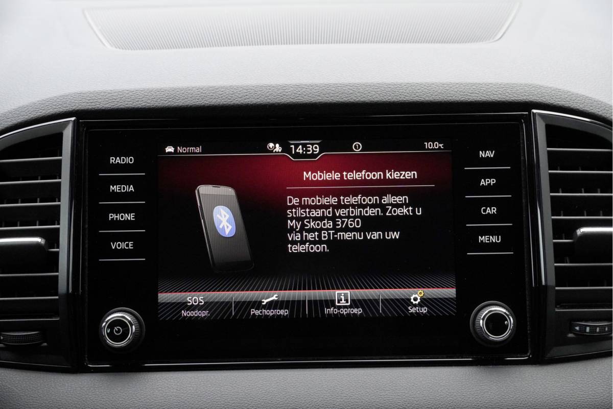 Škoda Karoq ŠKODA Karoq 1.5 TSI  150PK! Automaat Sportline Business BJ2020 Lmv 19″ | Led | Pdc | Navi | Keyless entry | Elek. trekhaak/achterklep | Verwarmd voorruit | App-Connect | Virtual cockpit | Dashboard verlichting | Sportstoelen | Verwarmde voorstoelen/stuurwiel