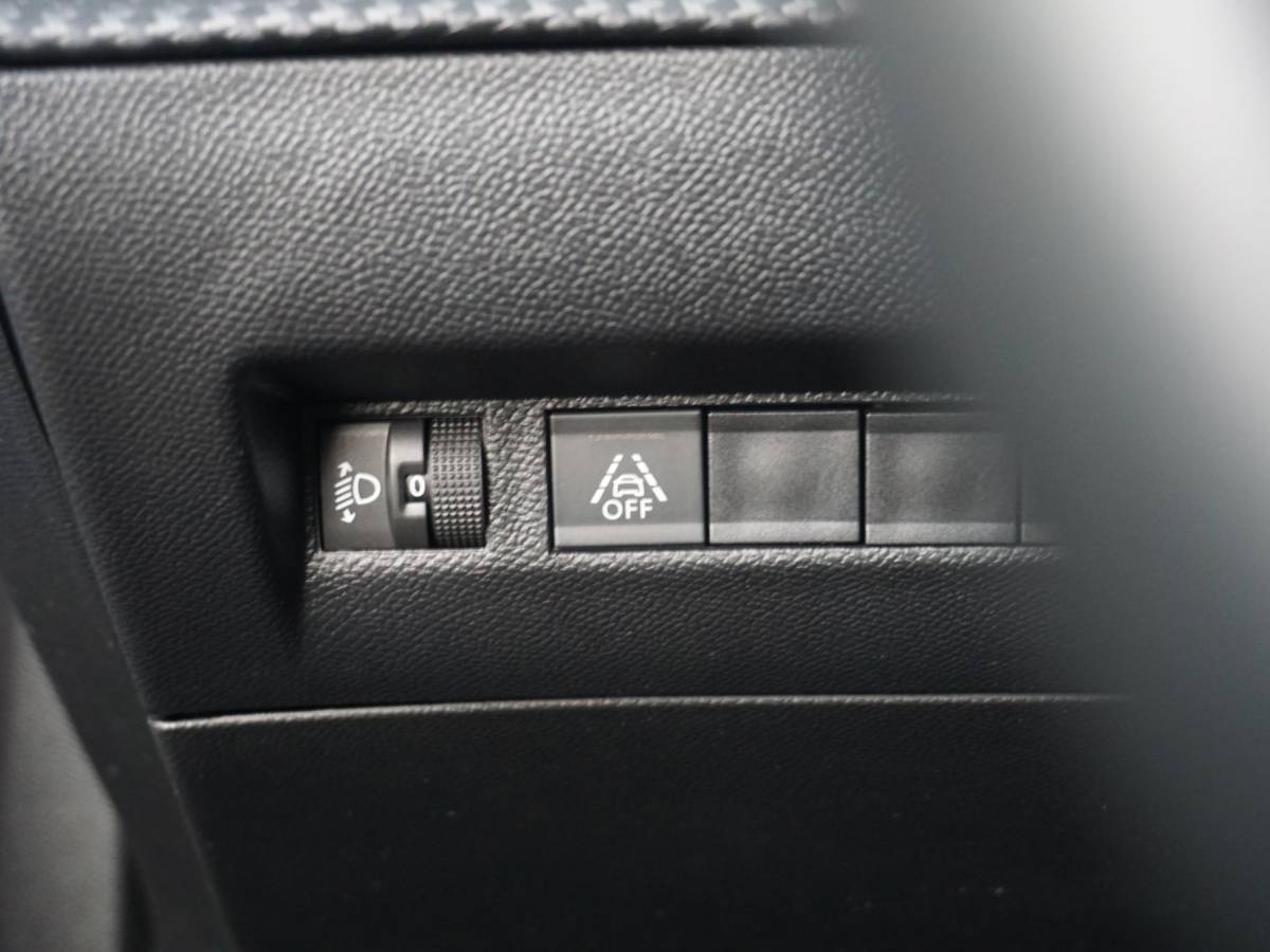 Peugeot 2008 Peugeot 2008 1.2 TURBO Allure | TREKHAAK |