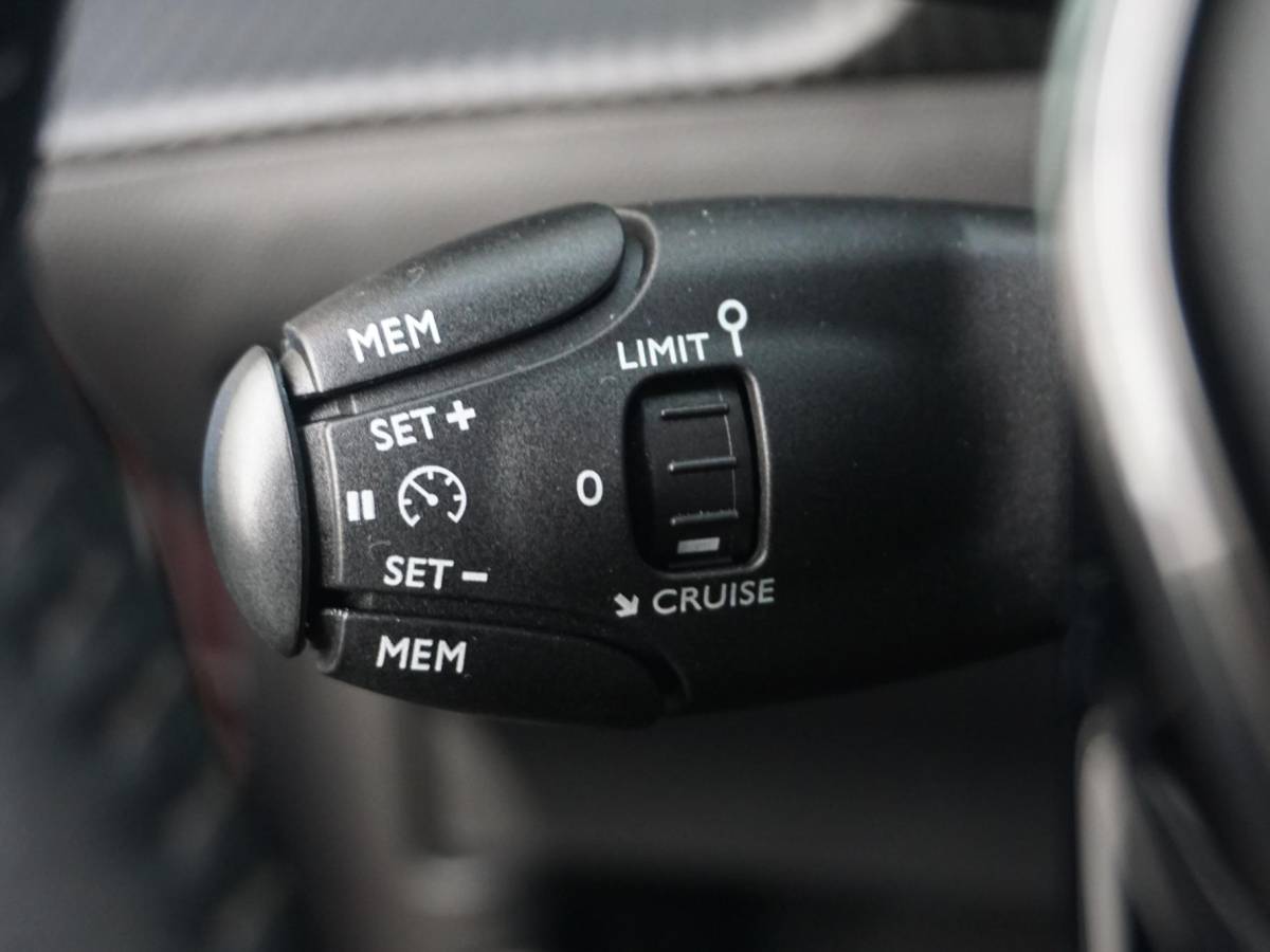 Peugeot 2008 Peugeot 2008 1.2 TURBO Allure | TREKHAAK |