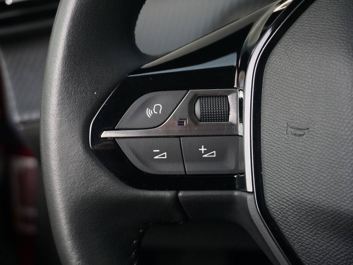 Peugeot 2008 Peugeot 2008 1.2 TURBO Allure | TREKHAAK |