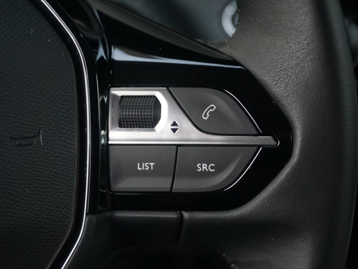 Peugeot 2008 Peugeot 2008 1.2 TURBO Allure | TREKHAAK |