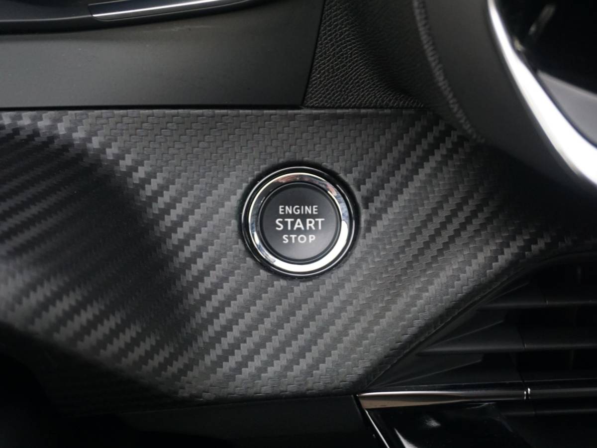 Peugeot 2008 Peugeot 2008 1.2 TURBO Allure | TREKHAAK |
