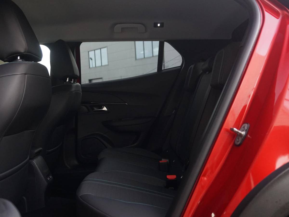 Peugeot 2008 Peugeot 2008 1.2 TURBO Allure | TREKHAAK |