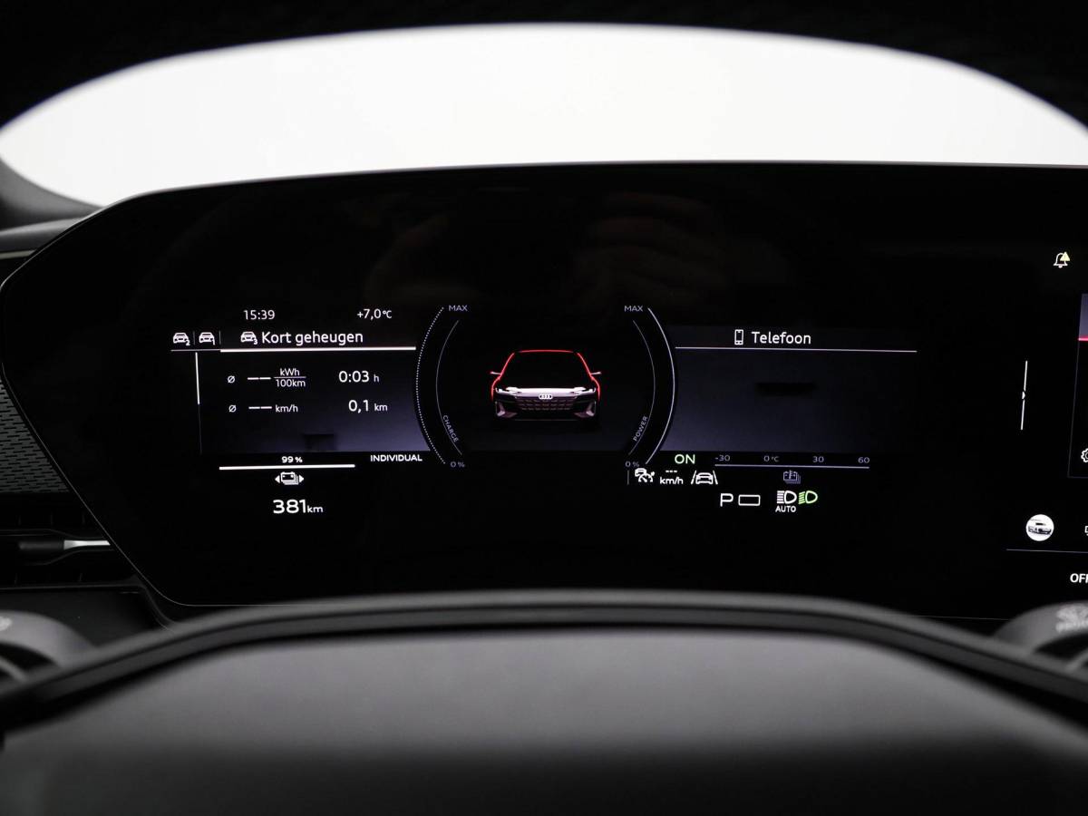 Audi A6 Sportback e-tron Audi A6 Sportback e-tron S edition 286 PK · Privacy glas · Remzadels rood · Sportstoel leder zwart
