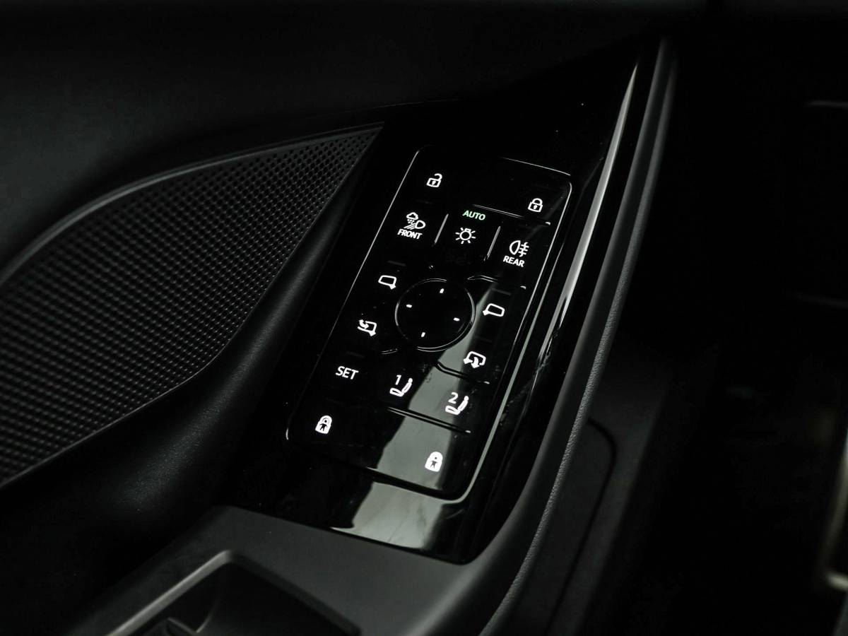 Audi A6 Sportback e-tron Audi A6 Sportback e-tron S edition 286 PK · Privacy glas · Remzadels rood · Sportstoel leder zwart