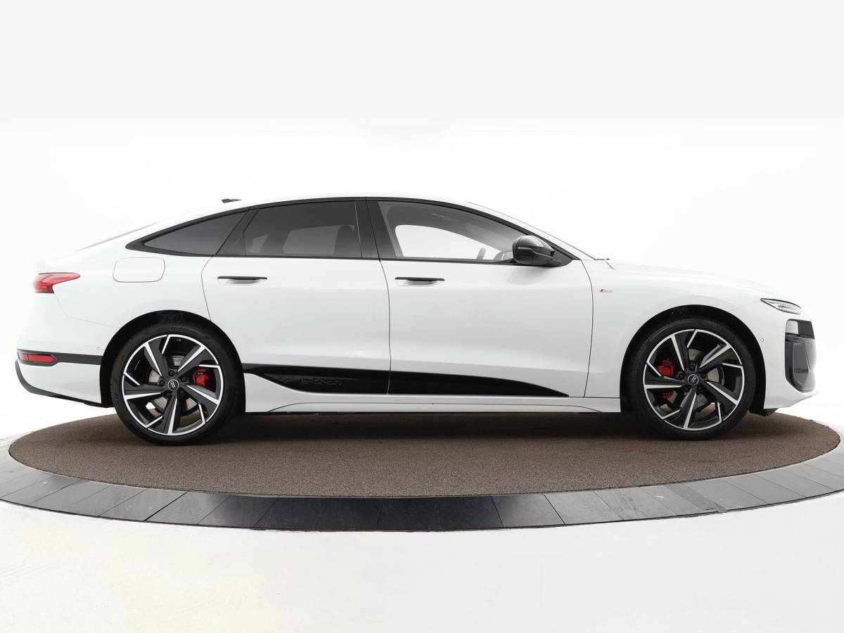 Audi A6 Sportback e-tron Audi A6 Sportback e-tron S edition 286 PK · Privacy glas · Remzadels rood · Sportstoel leder zwart