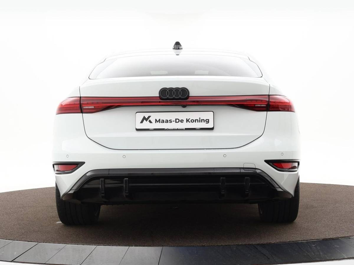 Audi A6 Sportback e-tron Audi A6 Sportback e-tron S edition 286 PK · Privacy glas · Remzadels rood · Sportstoel leder zwart