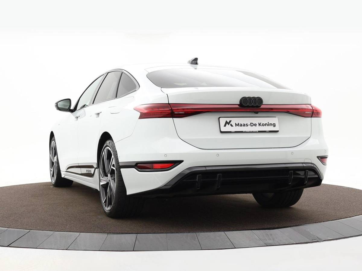 Audi A6 Sportback e-tron Audi A6 Sportback e-tron S edition 286 PK · Privacy glas · Remzadels rood · Sportstoel leder zwart