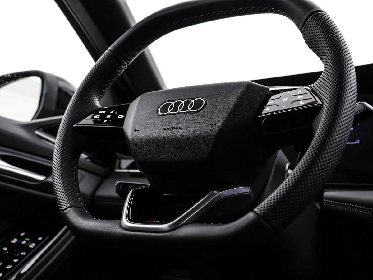 Audi A6 Sportback e-tron Audi A6 Sportback e-tron S edition 286 PK · Privacy glas · Remzadels rood · Sportstoel leder zwart