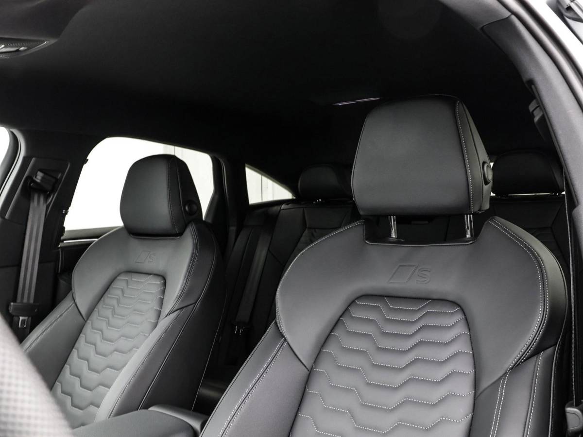 Audi A6 Sportback e-tron Audi A6 Sportback e-tron S edition 286 PK · Privacy glas · Remzadels rood · Sportstoel leder zwart