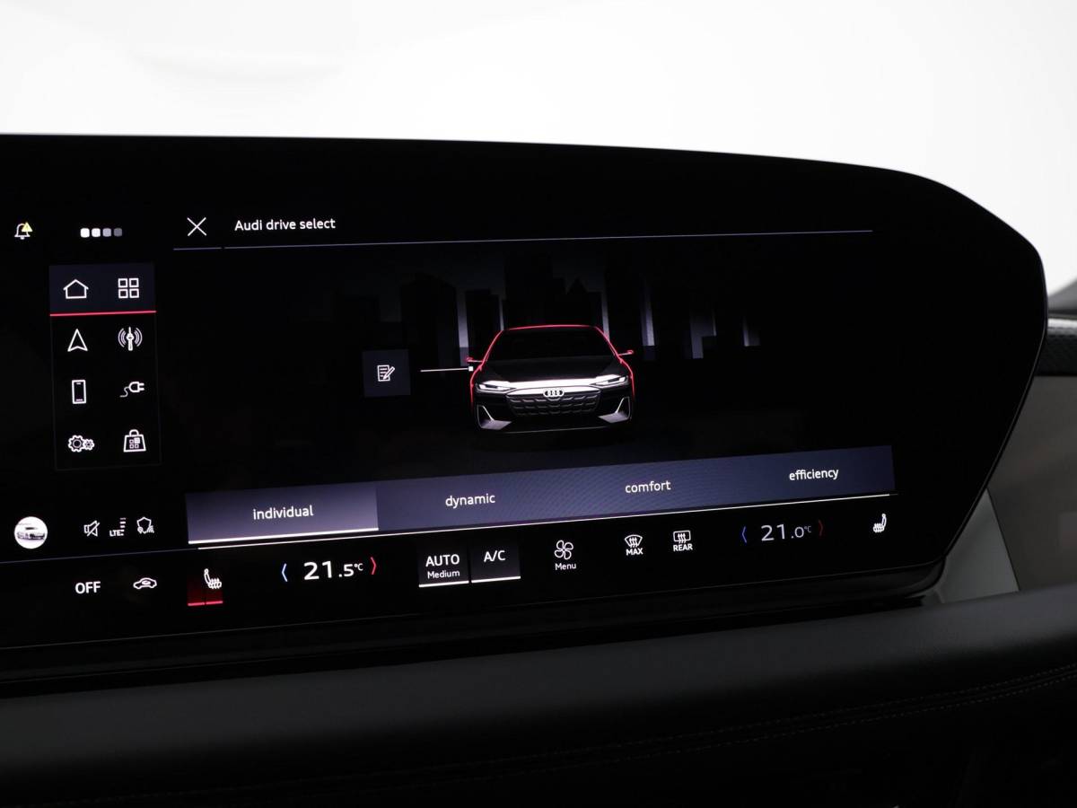Audi A6 Sportback e-tron Audi A6 Sportback e-tron S edition 286 PK · Privacy glas · Remzadels rood · Sportstoel leder zwart