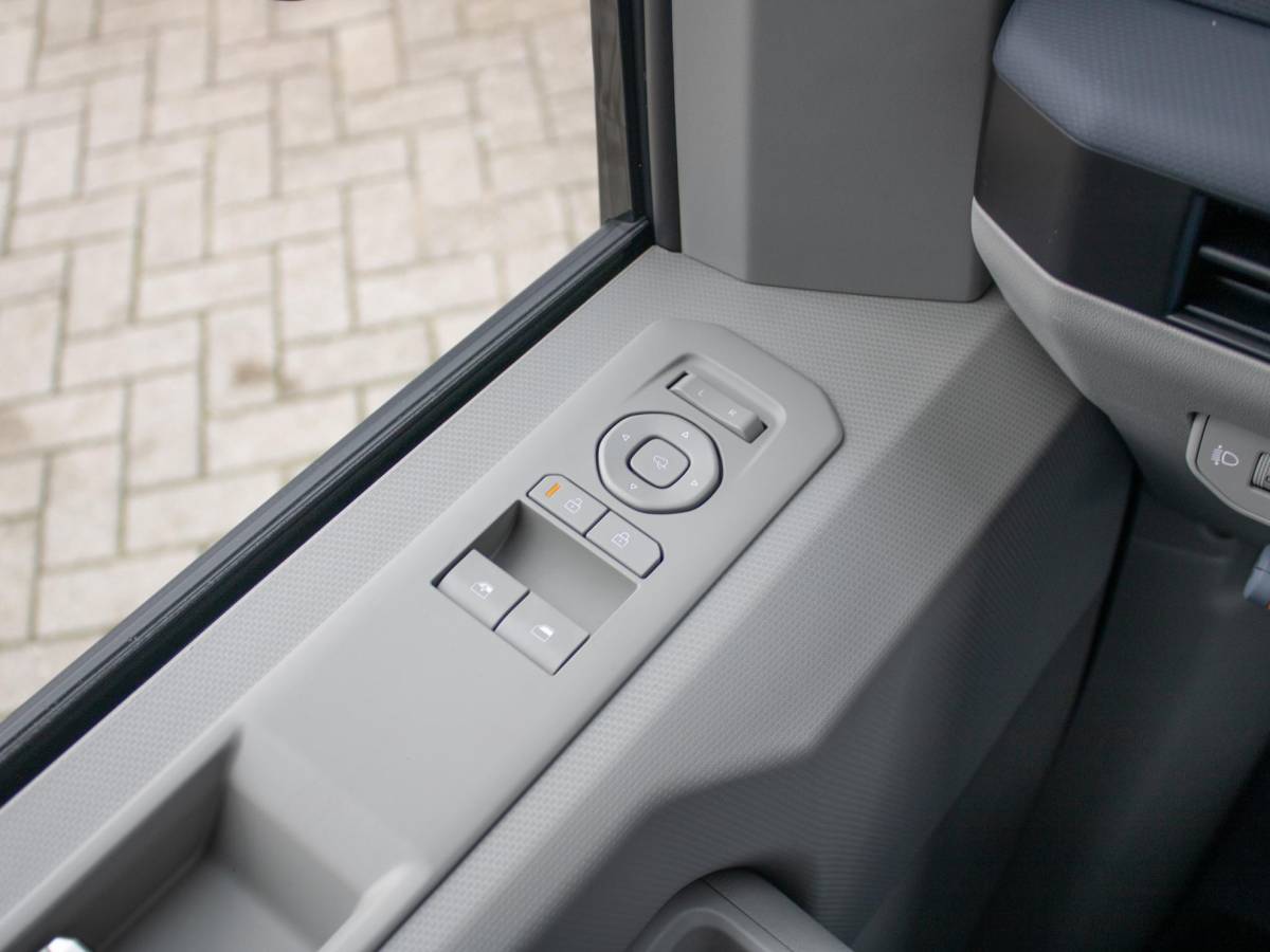 Kia PV5 Kia PV5 Passenger Elite Executive 71.2 kWh | Stoel en stuurverwarming | 360 graden camera |  Elektrisch bedienbare schuifdeuren links en rechts |