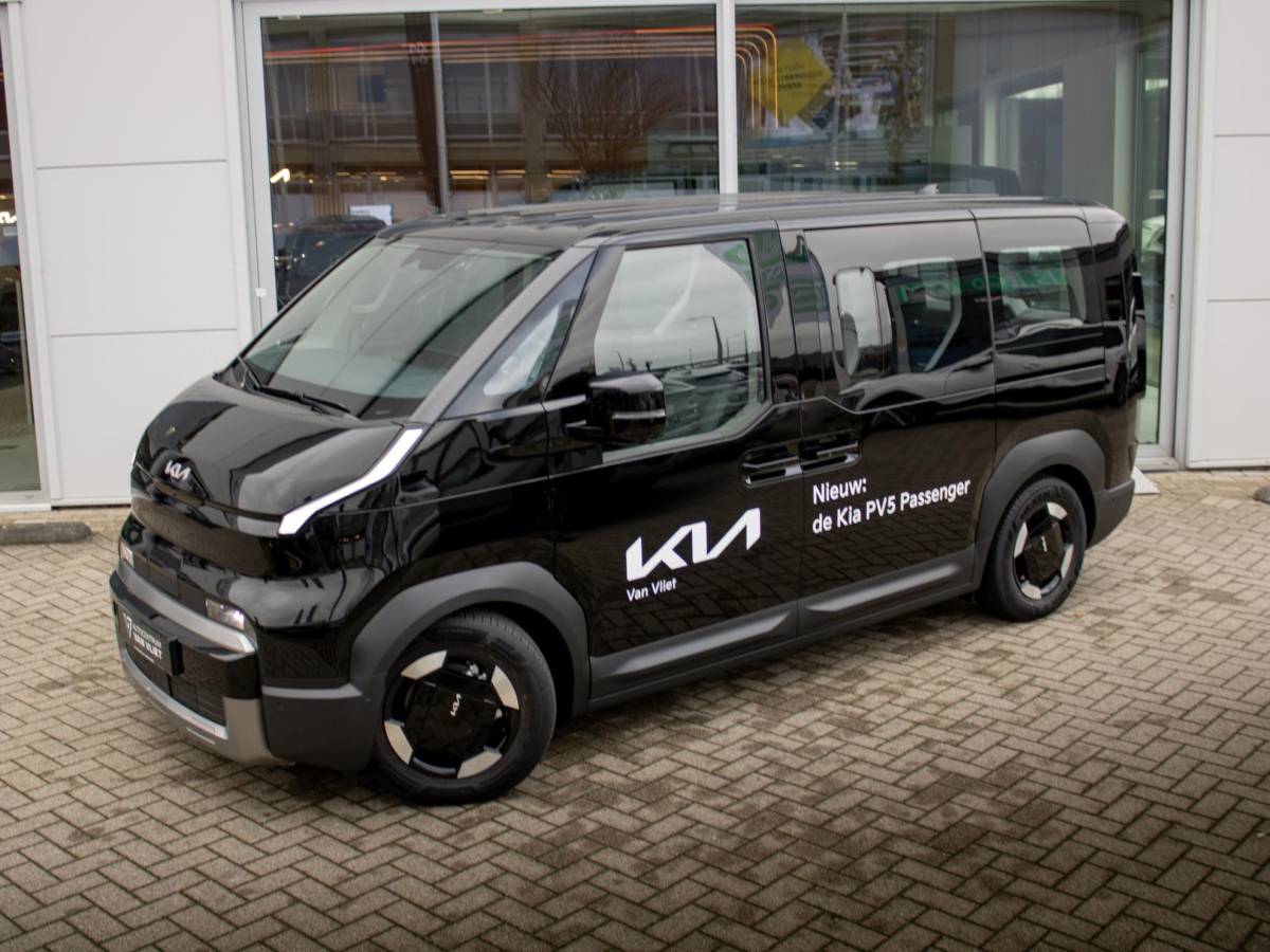 Kia PV5 Kia PV5 Passenger Elite Executive 71.2 kWh | Stoel en stuurverwarming | 360 graden camera |  Elektrisch bedienbare schuifdeuren links en rechts |