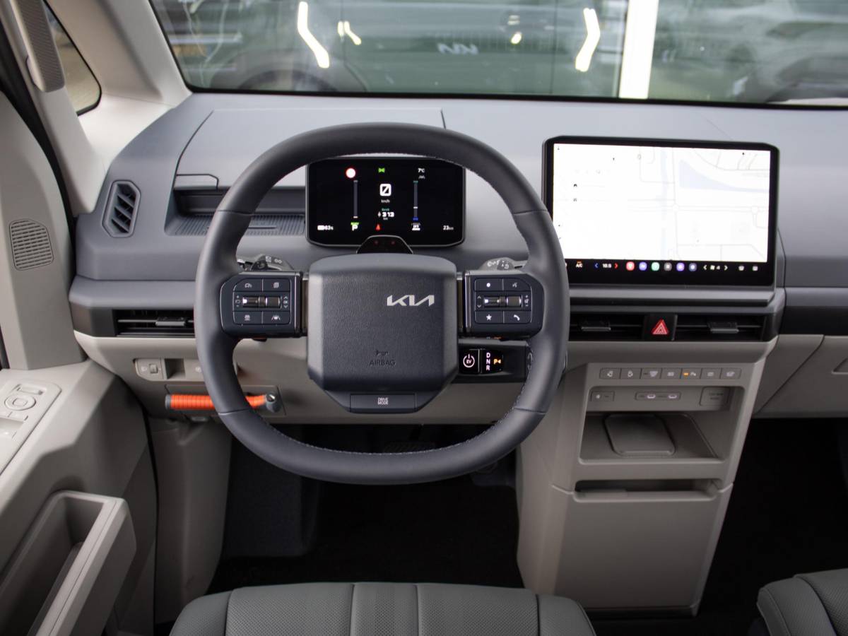 Kia PV5 Kia PV5 Passenger Elite Executive 71.2 kWh | Stoel en stuurverwarming | 360 graden camera |  Elektrisch bedienbare schuifdeuren links en rechts |
