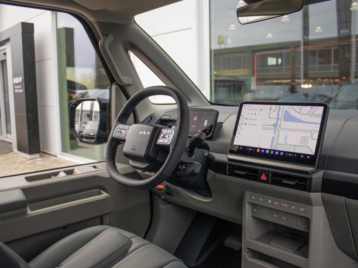 Kia PV5 Kia PV5 Passenger Elite Executive 71.2 kWh | Stoel en stuurverwarming | 360 graden camera |  Elektrisch bedienbare schuifdeuren links en rechts |