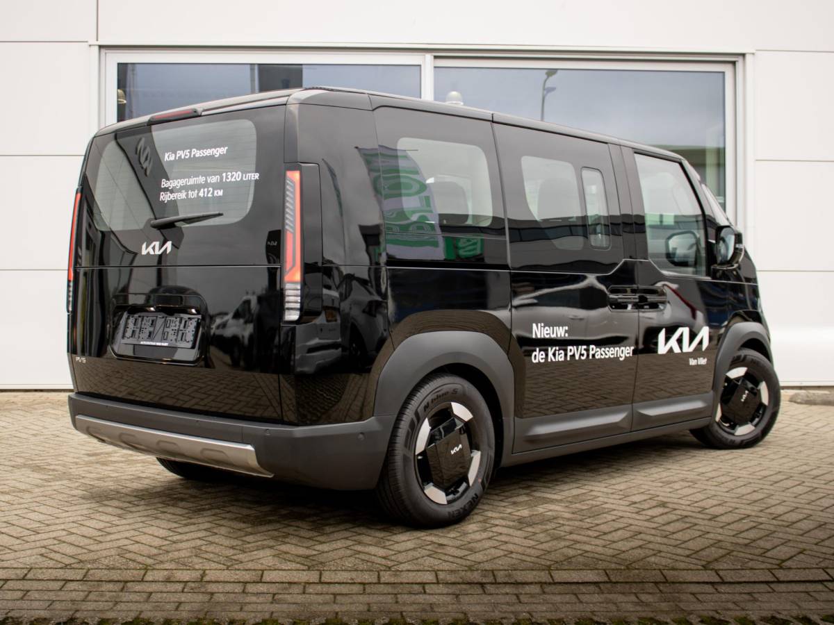 Kia PV5 Kia PV5 Passenger Elite Executive 71.2 kWh | Stoel en stuurverwarming | 360 graden camera |  Elektrisch bedienbare schuifdeuren links en rechts |