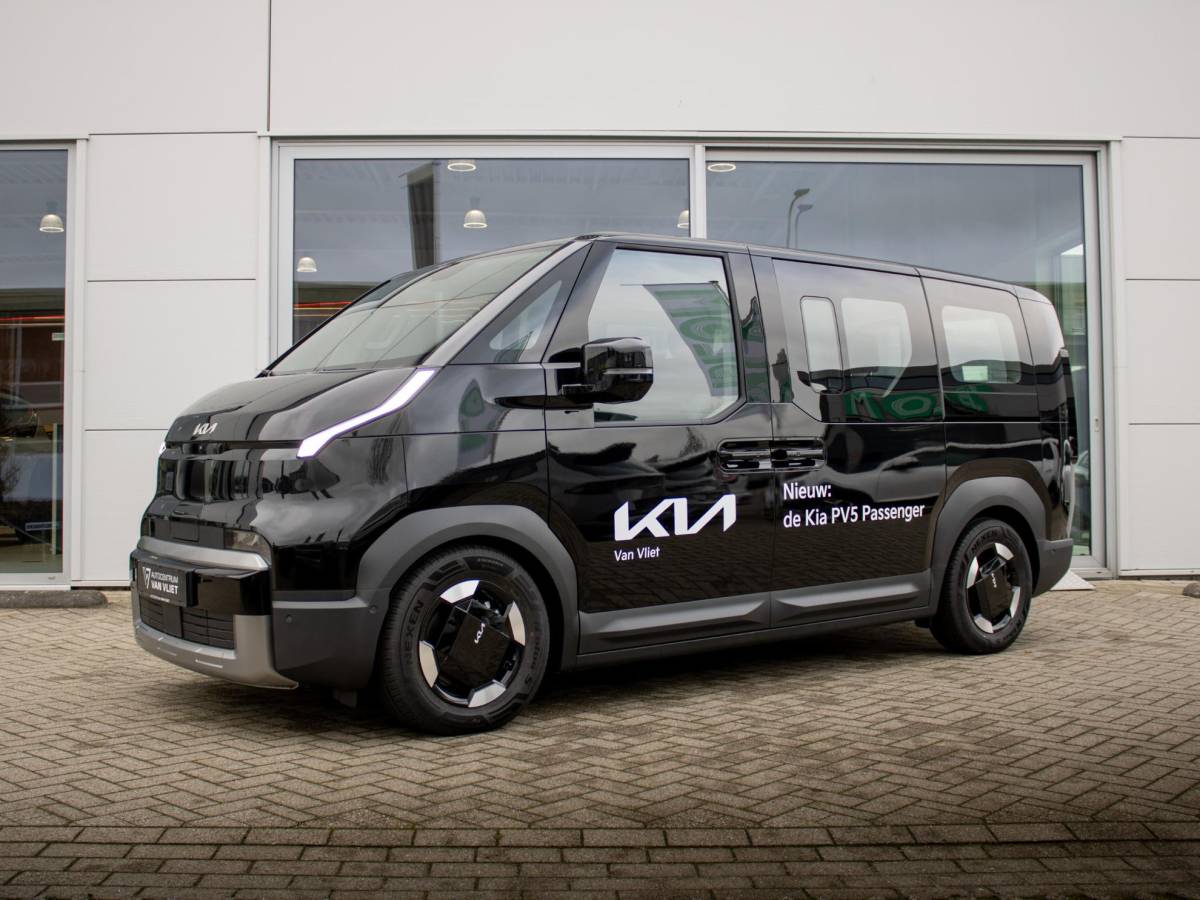 Kia PV5 Kia PV5 Passenger Elite Executive 71.2 kWh | Stoel en stuurverwarming | 360 graden camera |  Elektrisch bedienbare schuifdeuren links en rechts |