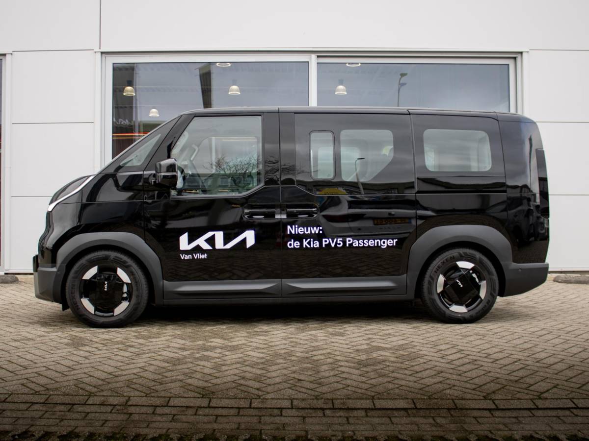 Kia PV5 Kia PV5 Passenger Elite Executive 71.2 kWh | Stoel en stuurverwarming | 360 graden camera |  Elektrisch bedienbare schuifdeuren links en rechts |
