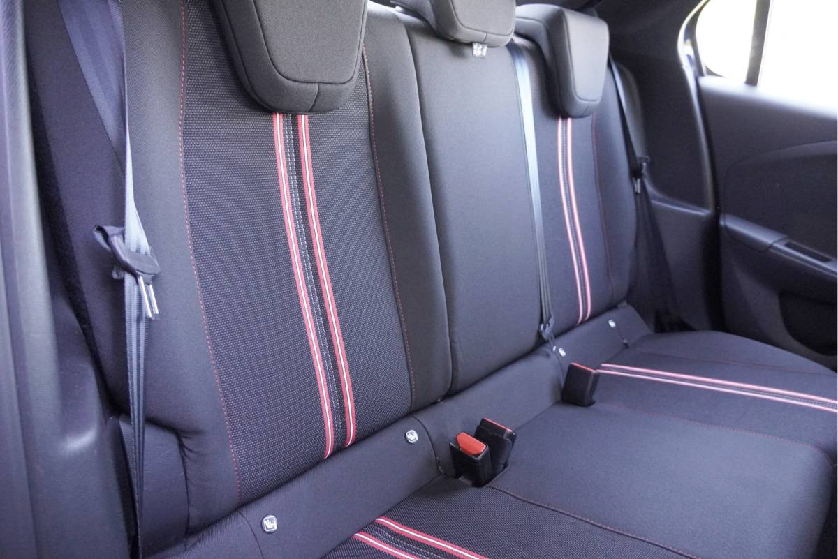 Opel Corsa Opel Corsa 1.2 5drs GS Line BJ2020 Lmv 16″ | Led | App-Connect | Airco | Cruise control | Zwarte hemel | Sportstoelen | Getint glas